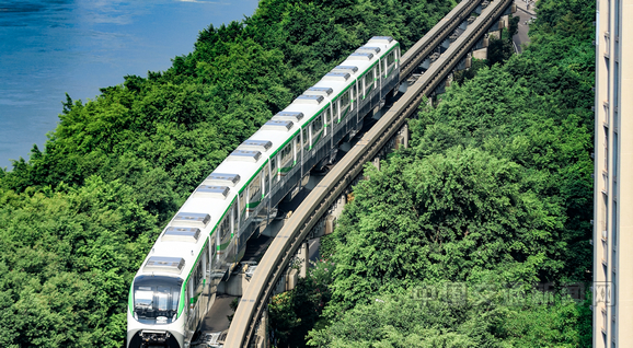 重慶單軌2號線有效提升超高峰時段、核心區段運輸能力