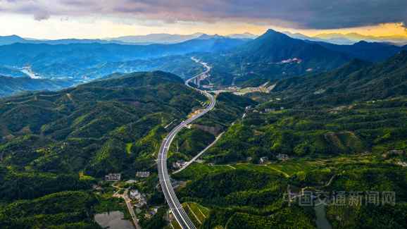 江西遂川至大余高速公路建成通車