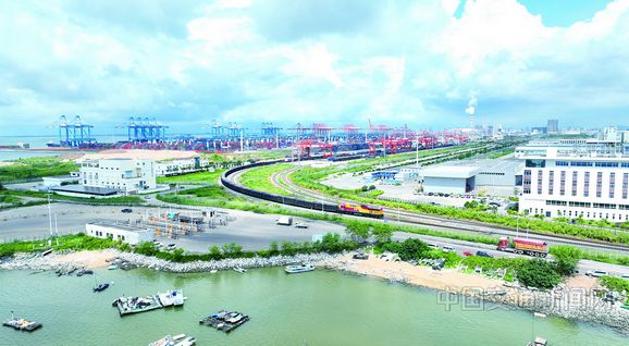 2025年西部陸海新通道班列發送集裝箱貨物量突破100萬標箱