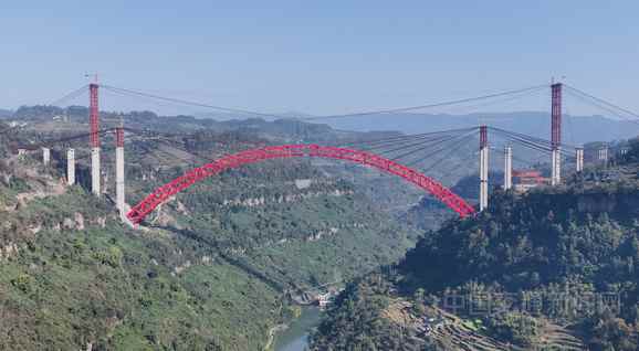 重慶武隆至兩江新區高速公路鳳來大溪河特大橋鋼桁拱順利合龍