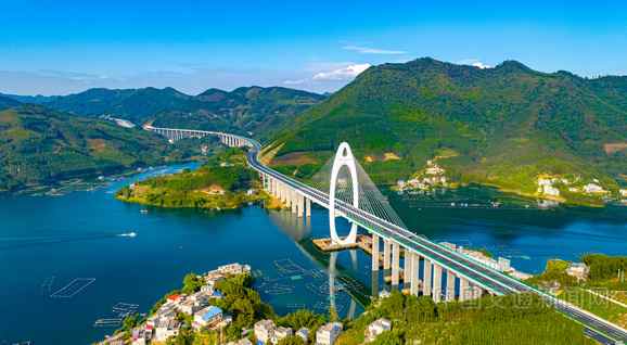廣西天峨—北海公路巴馬至平果段（巴馬至羌圩）建成通車