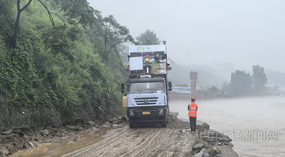 北京市交通運輸部門全力搶通保暢受降雨影響路段