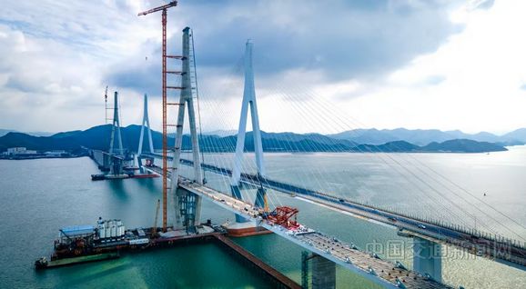 浙江寧波市域鐵路象山港跨海大橋南側邊跨順利合龍