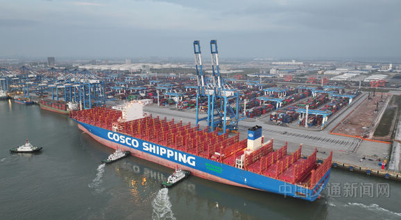廣西北部灣港迎建港以來最大集裝箱船舶