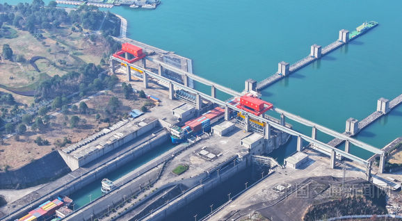 2025年三峽船閘通過量、三峽升船機客運量創新高