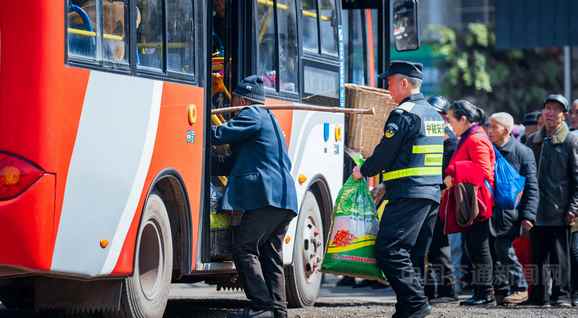 四川成都公交打造“惠農專線＋惠農專班”出行體系