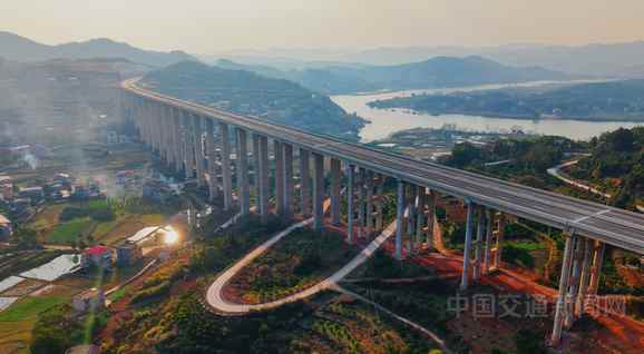 呼北高速公路湖南新化至新寧段建成通車