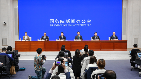 國新辦舉行國務院政策例行吹風會 介紹有效降低全社會物流成本的有關政策措施.png