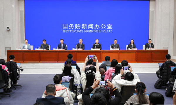 國新辦舉行新聞發佈會 介紹2025年春運形勢和工作安排.png