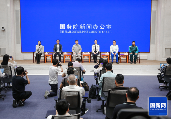 國新辦舉行“新征程上的奮鬥者”中外記者見面會 圍繞“加快建設交通強國 勇當開路先鋒”與中外記者見面交流.png